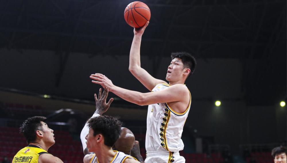 粉笔与铅笔的声音充斥了无数镜头。